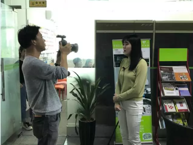 韓國記者采訪報(bào)道這次手板廠組建的學(xué)習(xí)的過程