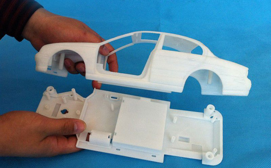 深圳手板廠在快速成型工藝之后，先用硅膠制作模具，然后用真空機(jī)來真空在產(chǎn)品中留下的空間