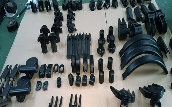 深圳手板廠使用的一種快速制做模板，由于采用激光頭掃描快速成型的方法，成本昂貴