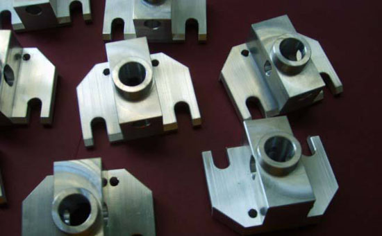 CNC手板廠是一種傳統(tǒng)的加工方法，通過去除方法去除整個材料中的多余材料。