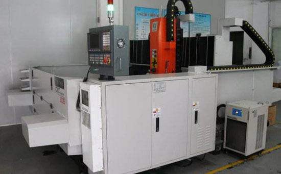 CNC手板廠的機器影響手板加工的工藝，圖為大型CNC手板加工機器