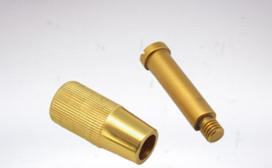 在CNC數(shù)控機(jī)床上加工五金手板，經(jīng)過手工加工